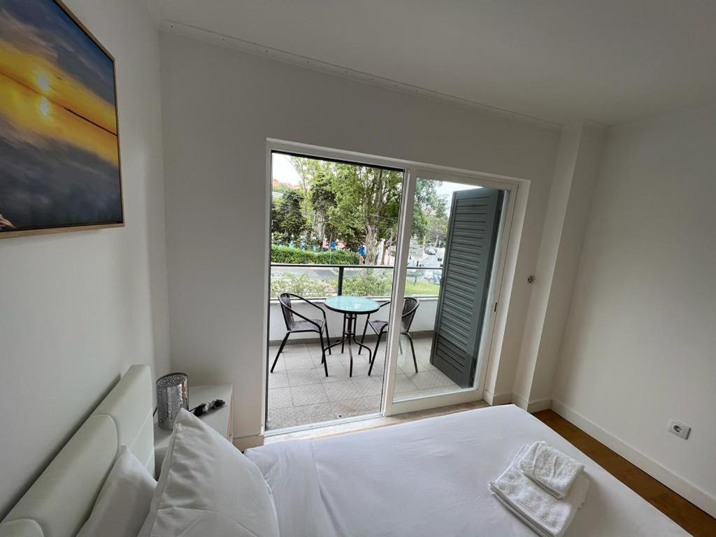 Oieras Beach Suite 2 - Large Double Room With En-Suite Bathroom And Balcony Oeiras Εξωτερικό φωτογραφία
